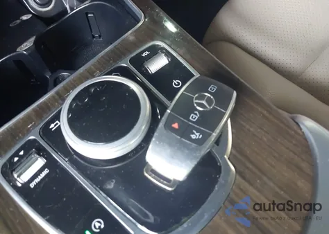 2019 Mercedes-Benz C 300 z USA, uszkodzony, nr VIN 55SWF8DB3KU293995